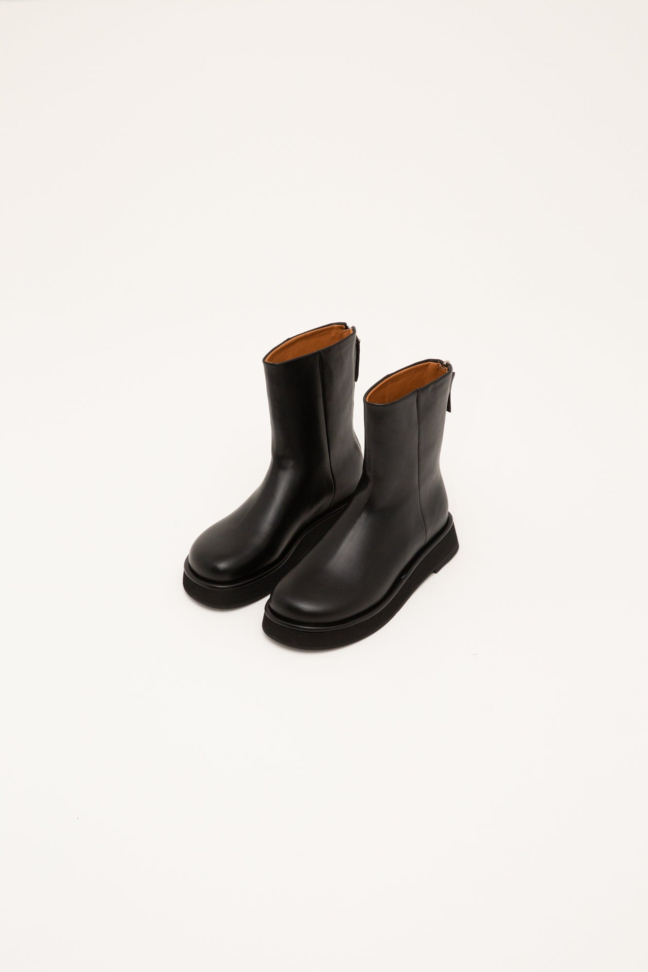 Size 7.5 – Tagged 